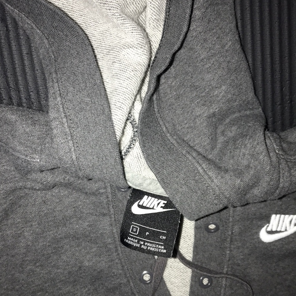 Nike Pullover - Picture 3 of 3